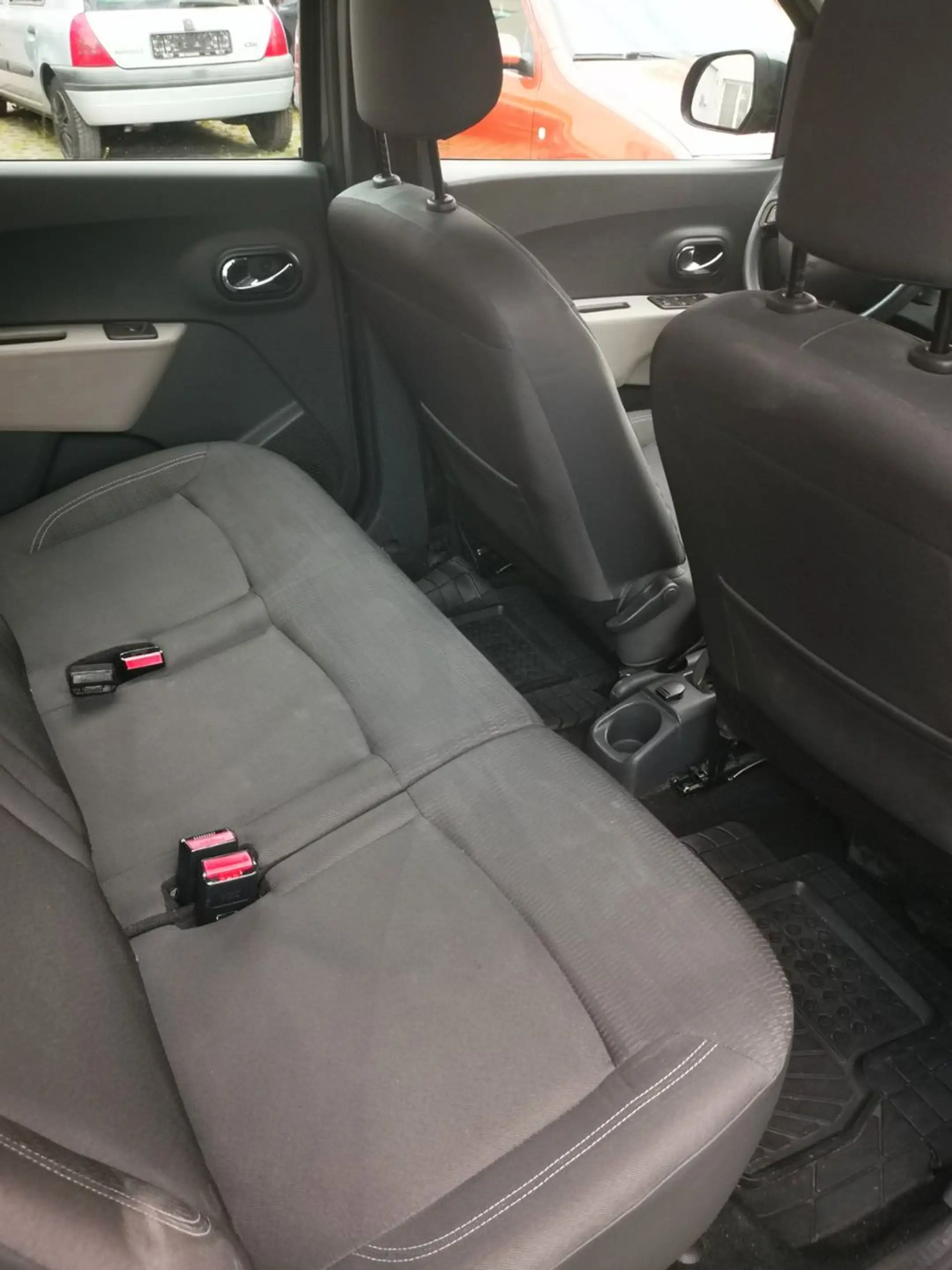 Dacia Lodgy Laureate 1.5 dci 7 Sitzer PDC Navi — photo 12