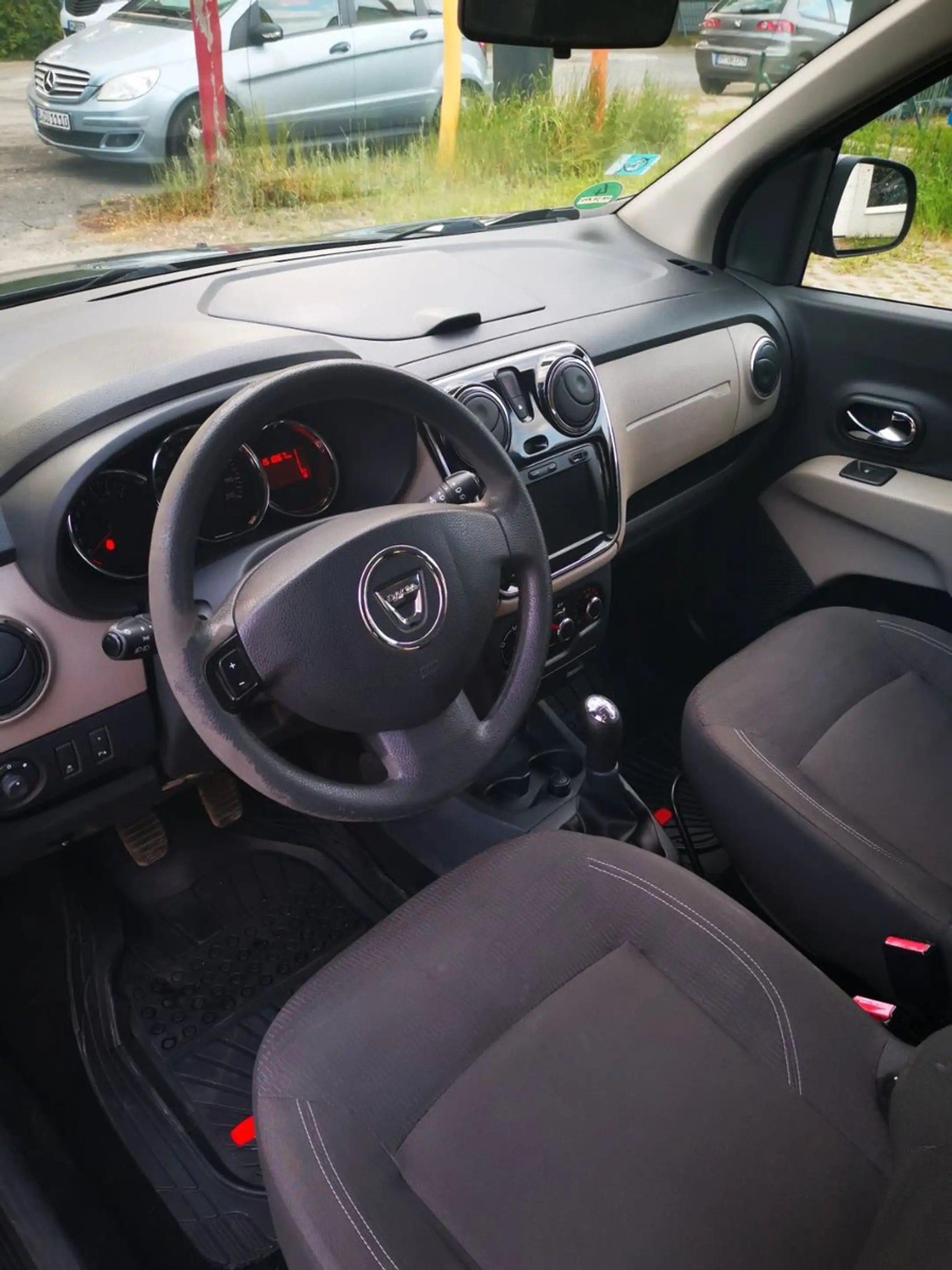 Dacia Lodgy Laureate 1.5 dci 7 Sitzer PDC Navi — photo 14