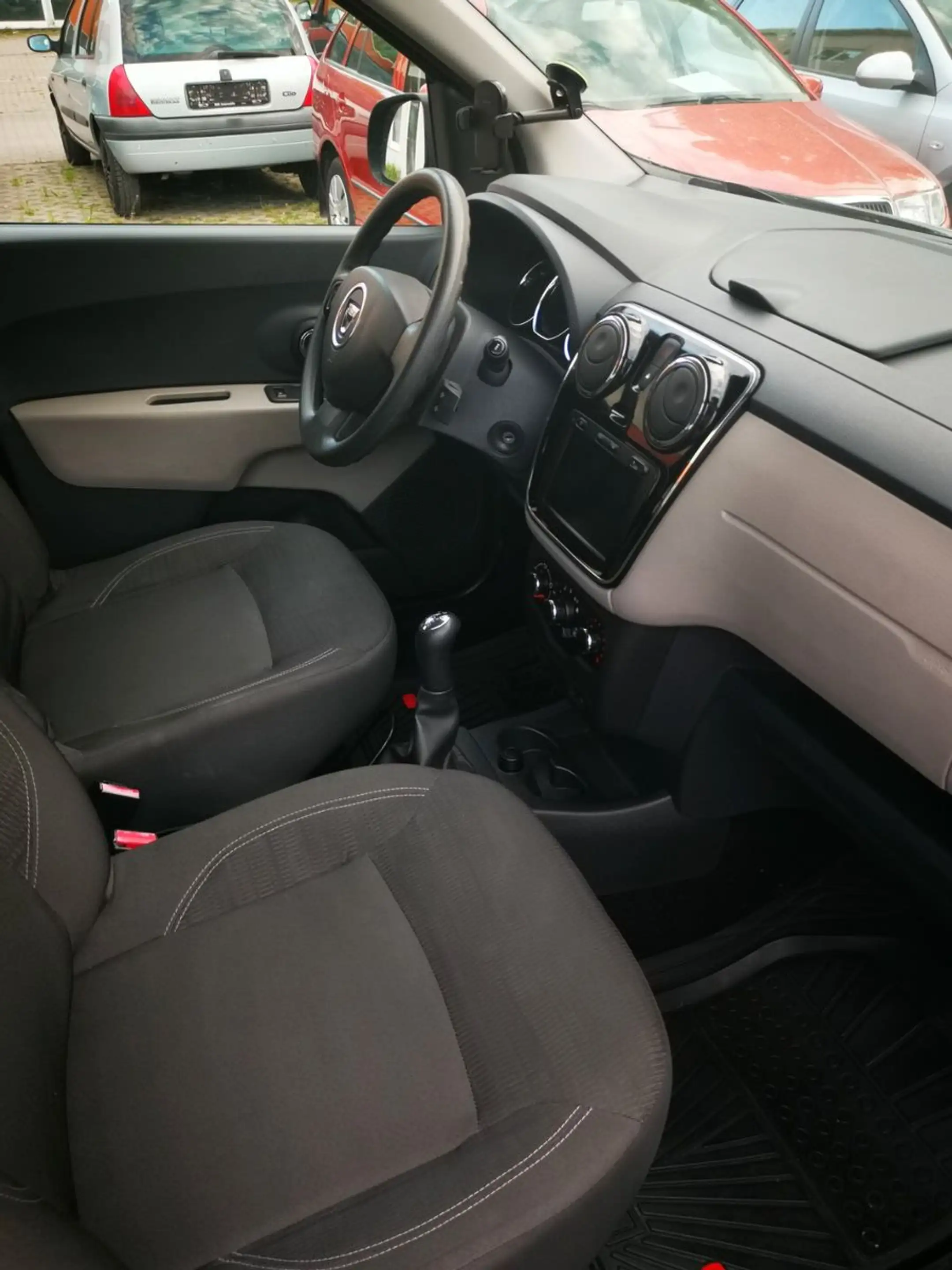 Dacia Lodgy Laureate 1.5 dci 7 Sitzer PDC Navi — photo 11