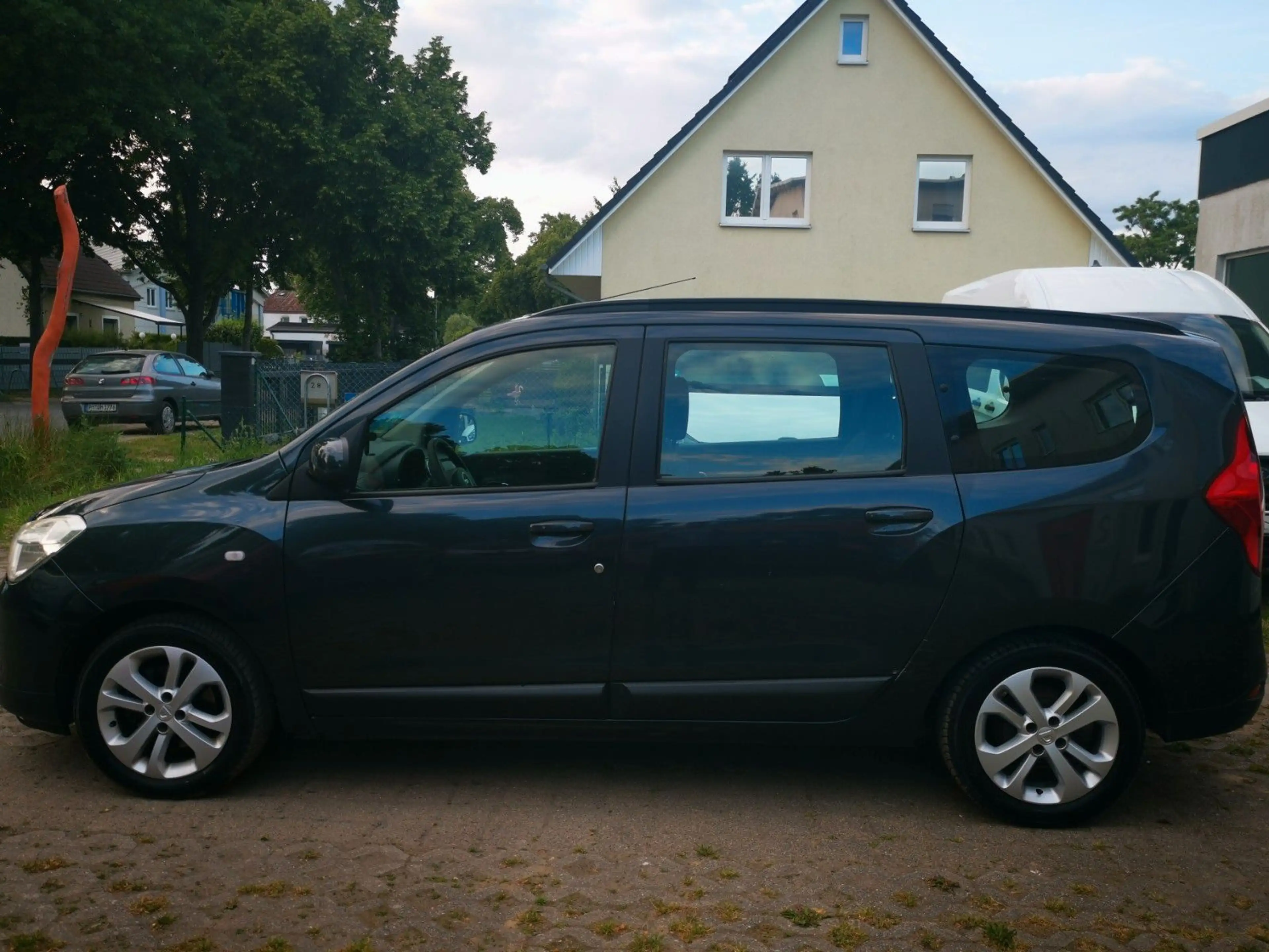 Dacia Lodgy Laureate 1.5 dci 7 Sitzer PDC Navi — photo 5