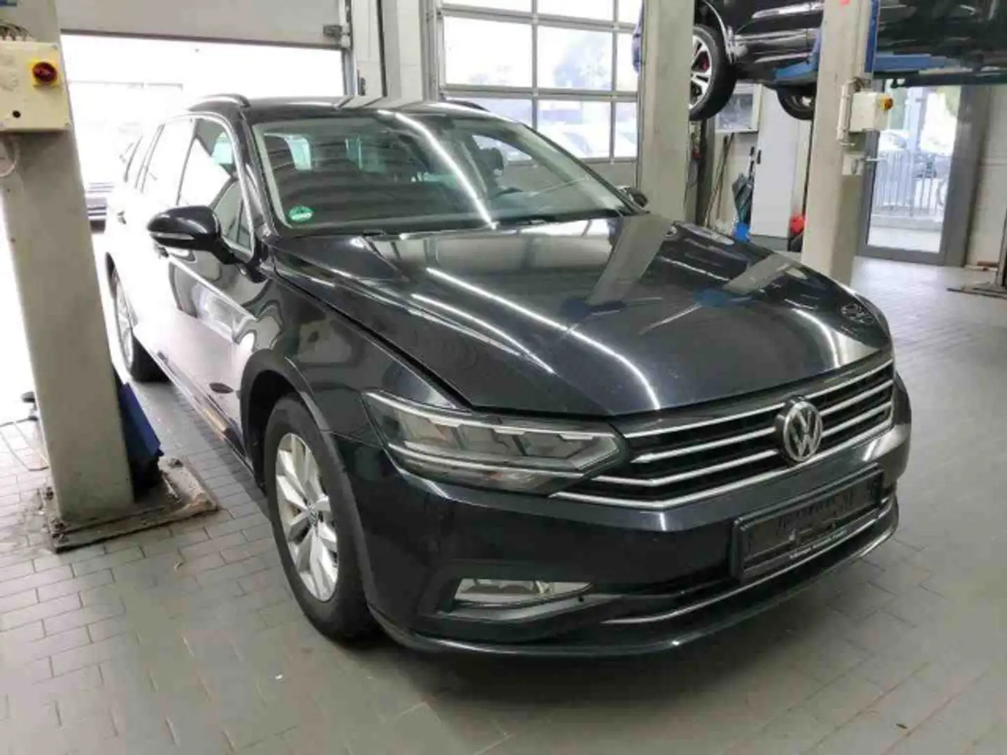 Volkswagen Passat Variant 2.0 TDI DSG Business Navi AHK LED Noir - 2