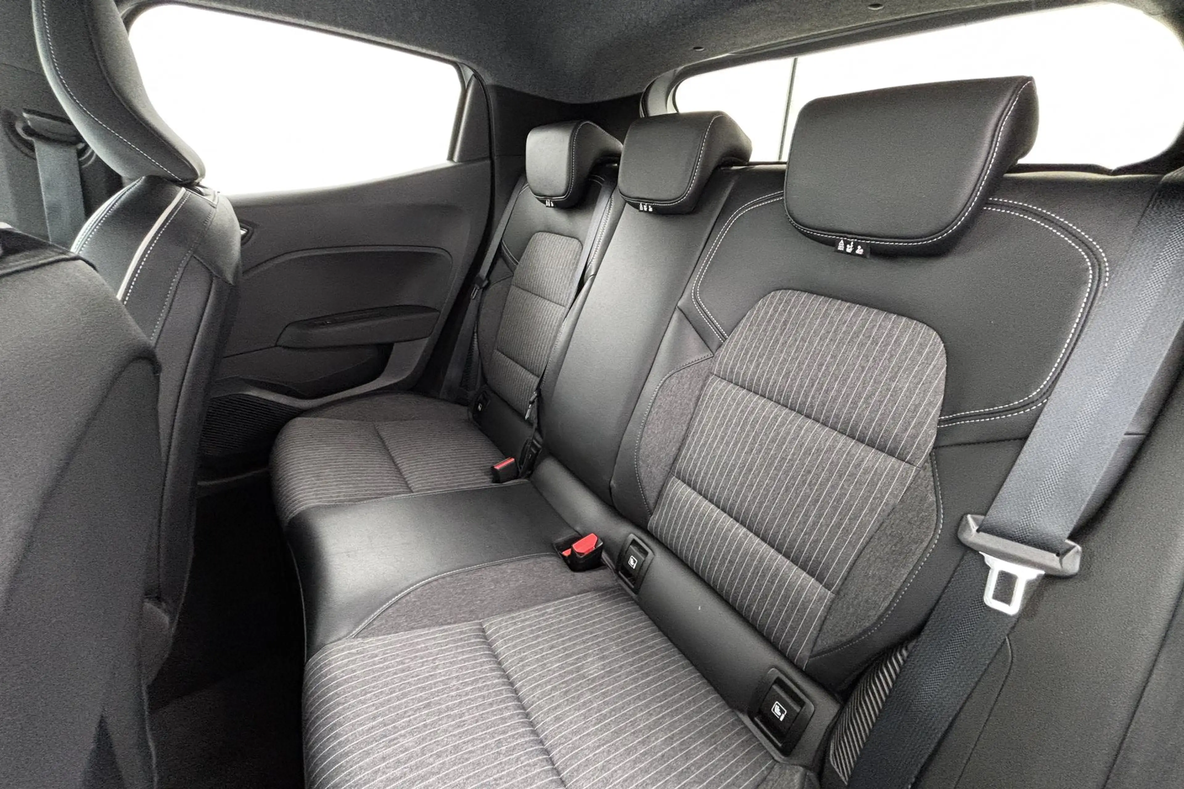 Renault Clio 1.6 E-Tech Hybrid 145 Techno Zuinig hybride rijple — photo 21