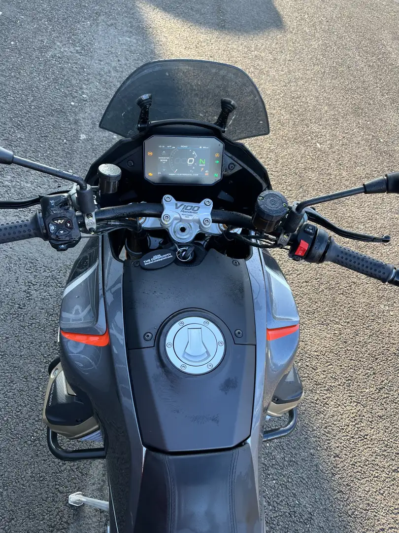 Moto Guzzi V 100 - 2