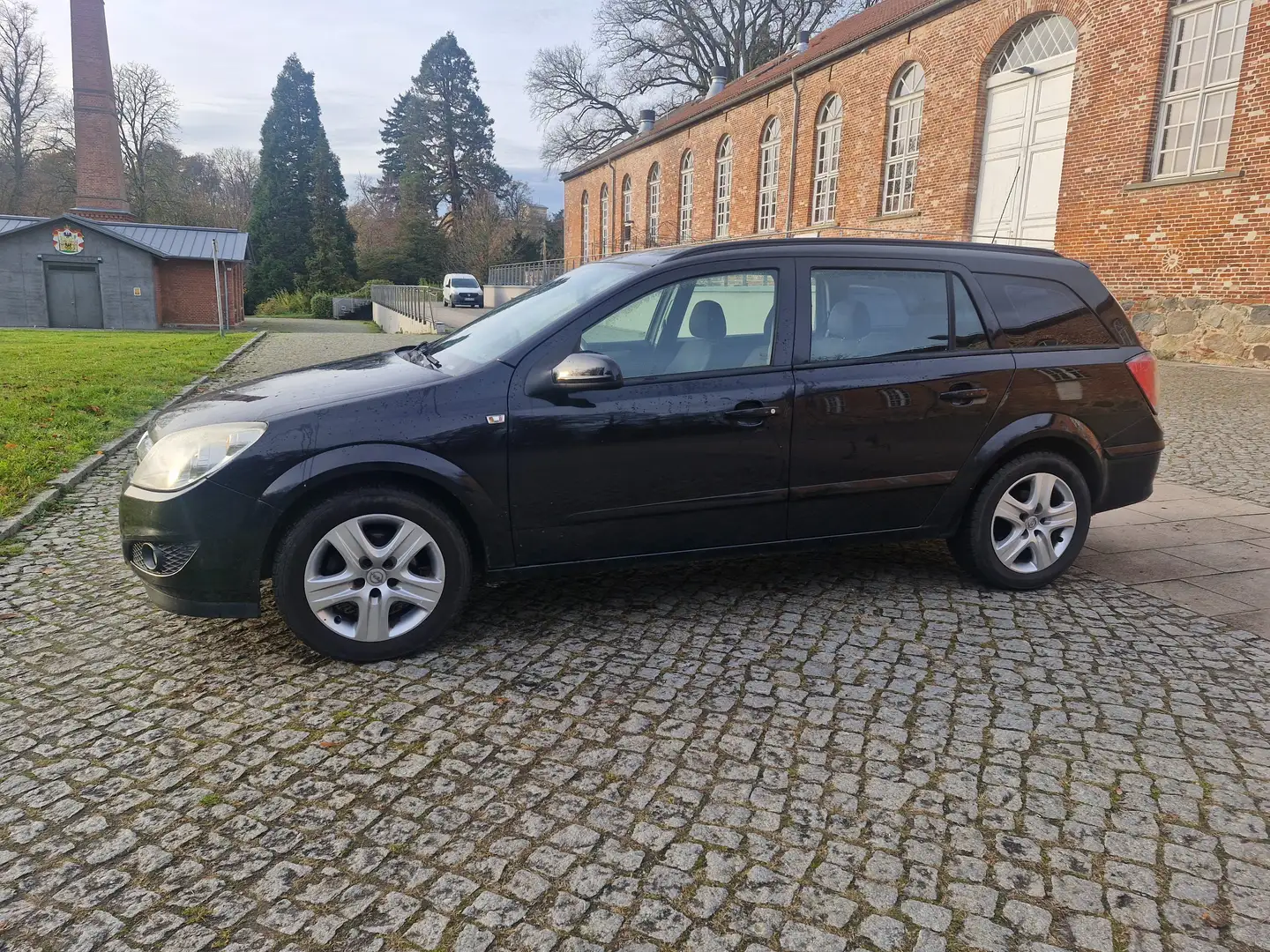 Opel Astra Astra 1.6 Caravan Schwarz - 2