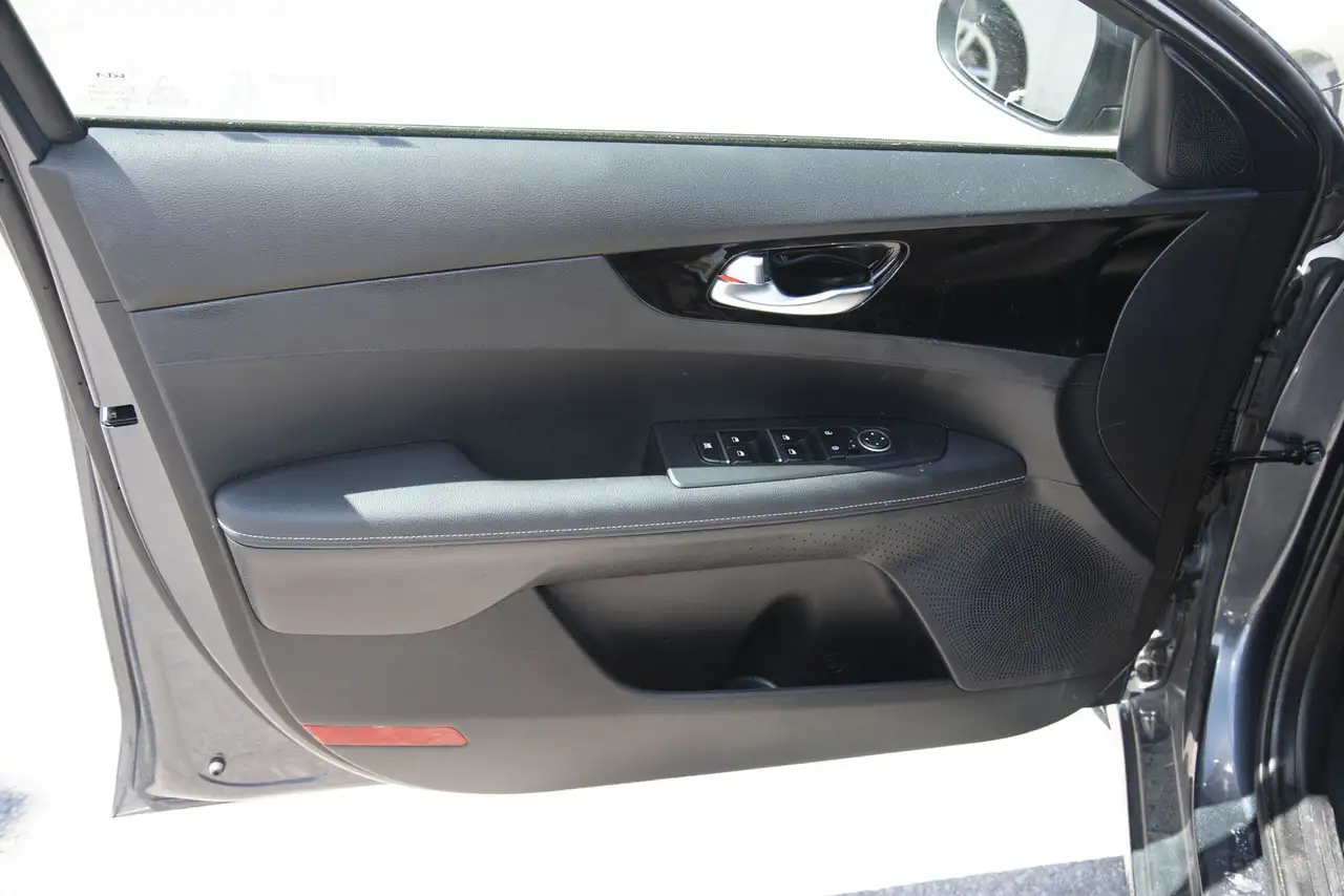 Kia Forte снимка Kia Forte