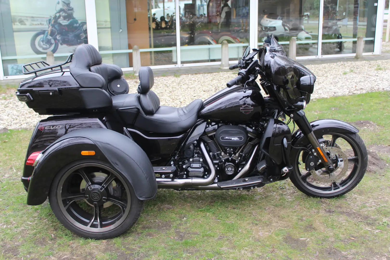 Harley-Davidson Tri Glide Zwart - 1