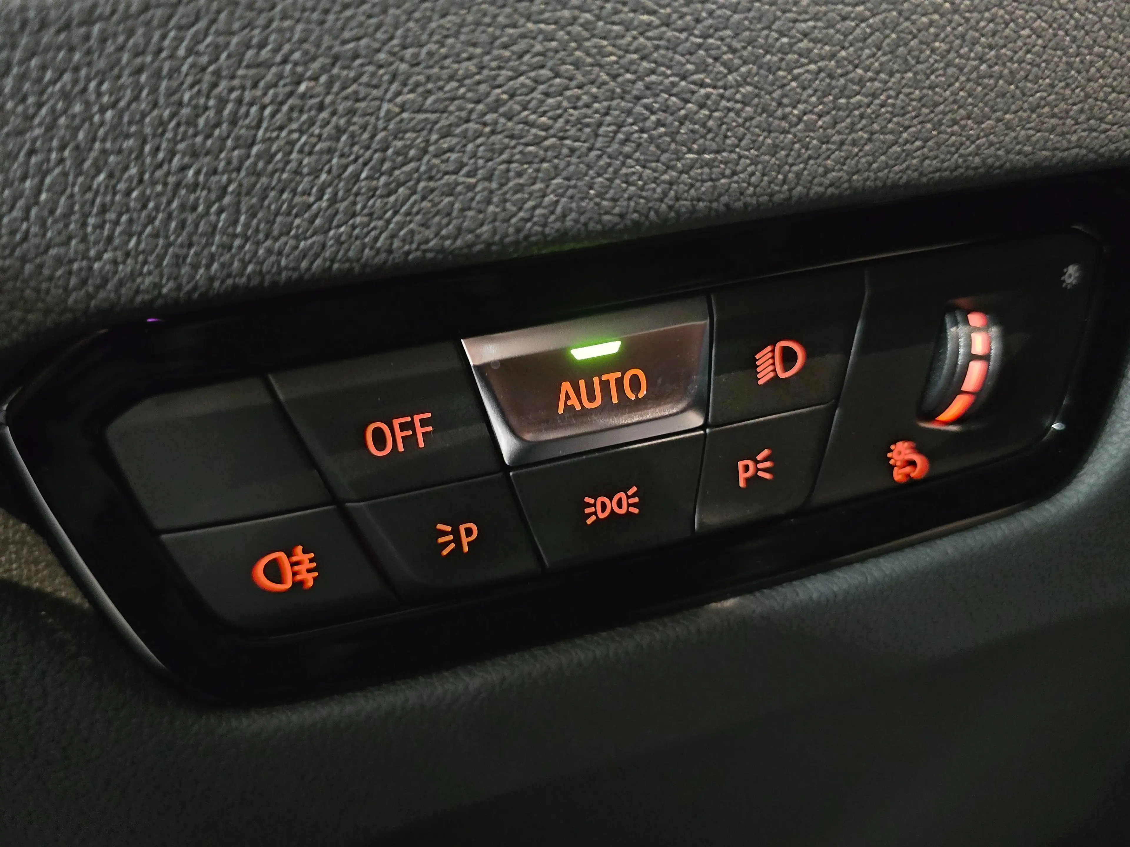 BMW 320 Touring 320eA PHEV — photo 15