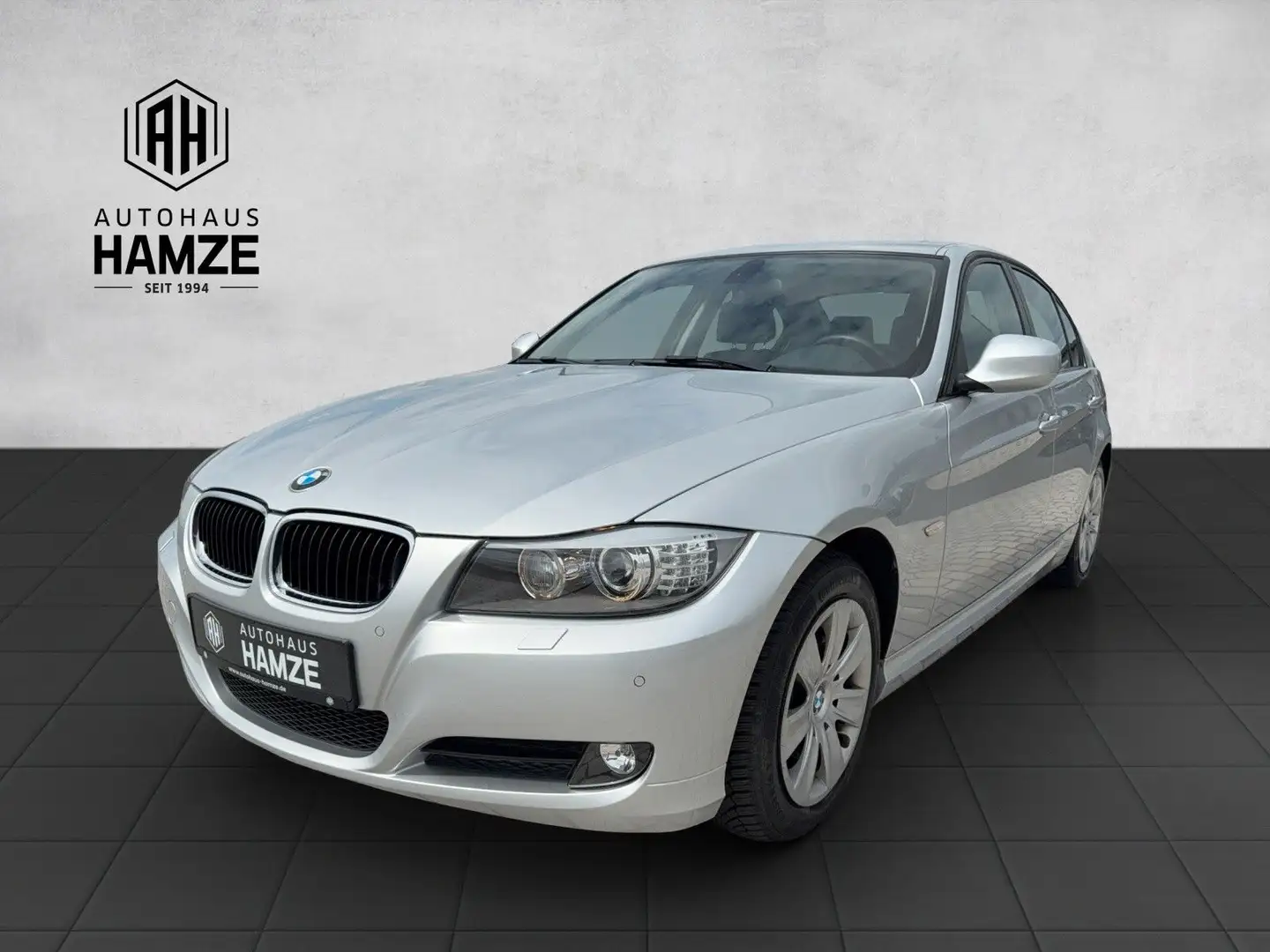 BMW 320 i Lim.|Xenon|Automatik|Tempomat|PDC|1-Hand! Argento - 1