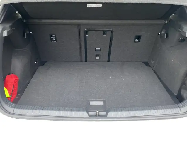 Volkswagen Golf view 8