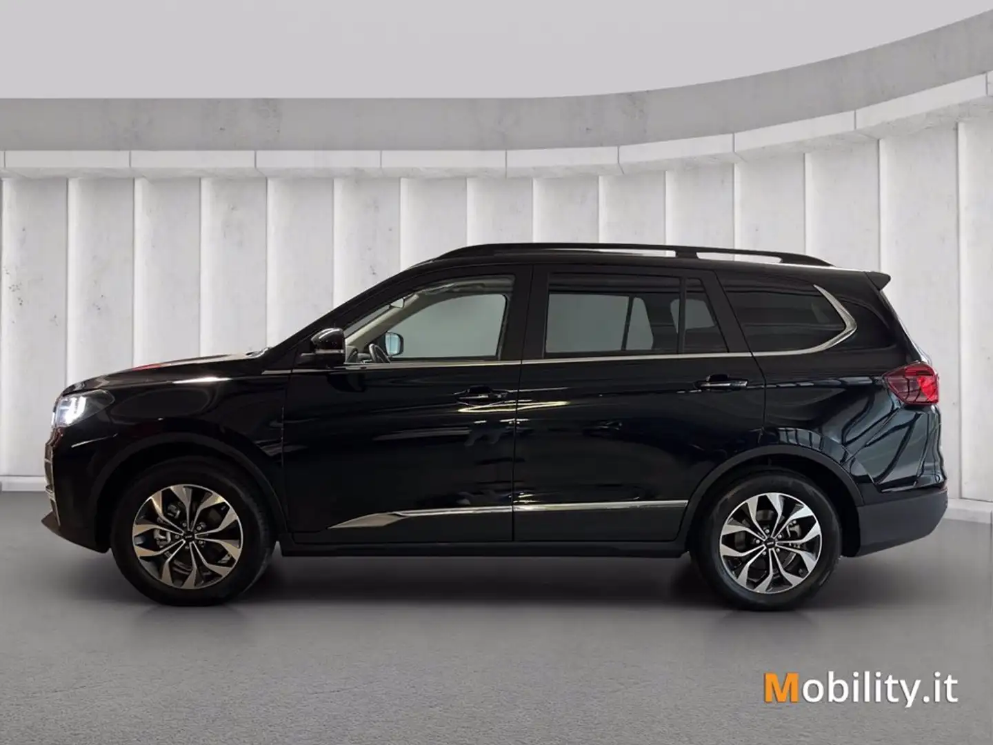 SWM G05 1.5 139cv mt Zwart - 2