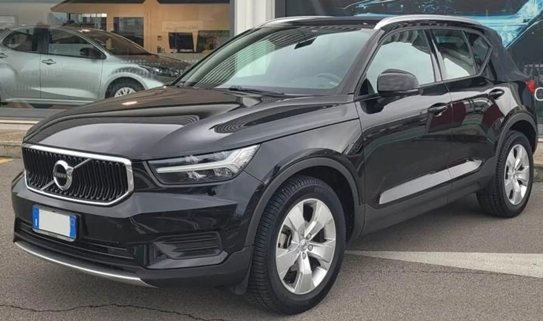 Volvo XC40 D3 Momentum Noir - 1