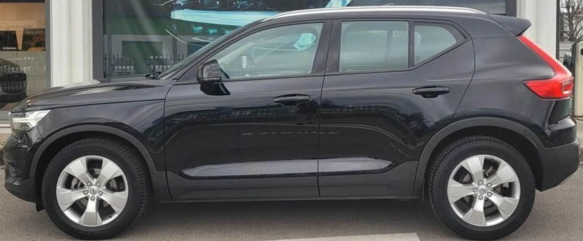 Volvo XC40 D3 Momentum Noir - 2