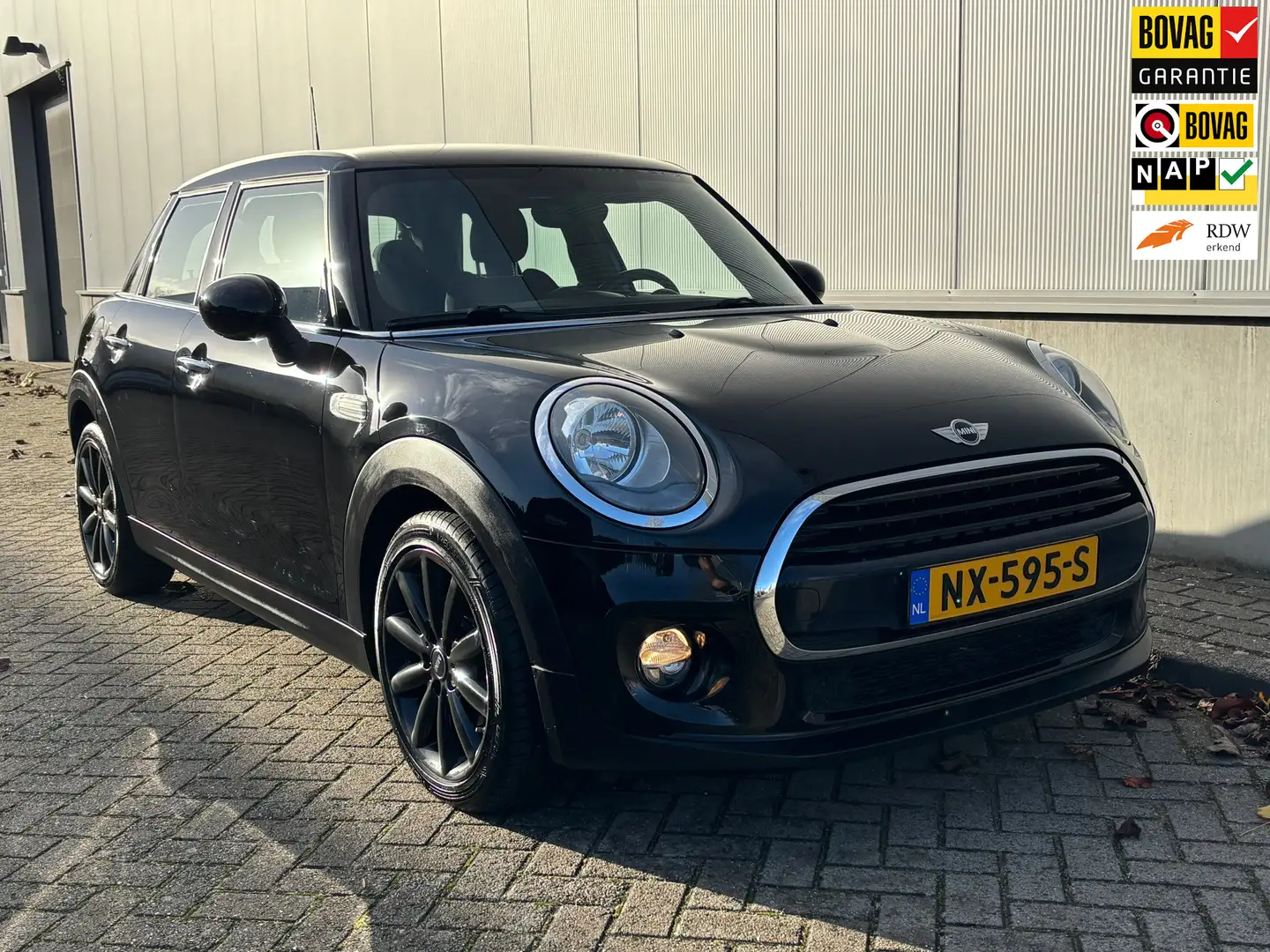 MINI Cooper Mini 1.5 Business Zwart - 1