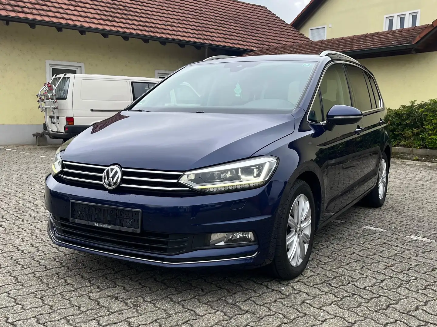 Volkswagen Touran 2.0 TDI SCR BMT DSG Highline Blau - 1