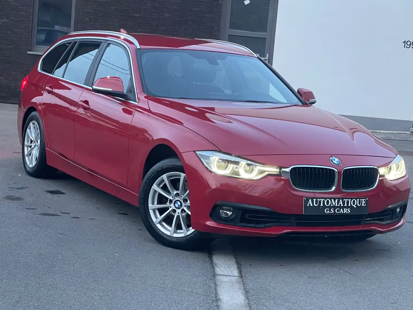 BMW 318 Touring 318i Automatique / GPS,CLIM / GAR. 12 M. Rouge - 2