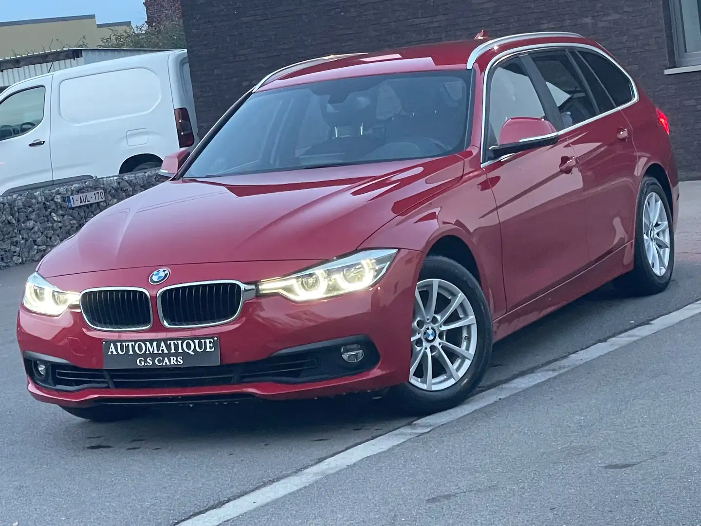 BMW 318 Touring 318i Automatique / GPS,CLIM / GAR. 12 M. Rouge - 1