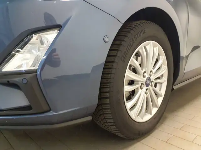 Ford Focus view 14