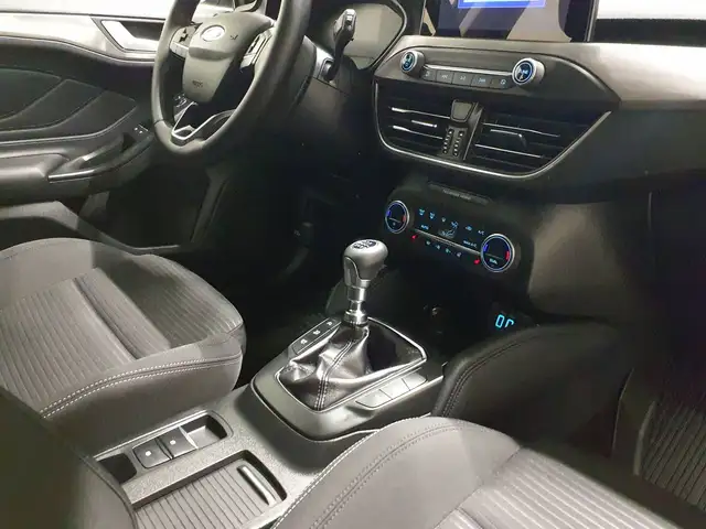Ford Focus view 11