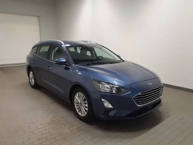 Ford Focus view 3