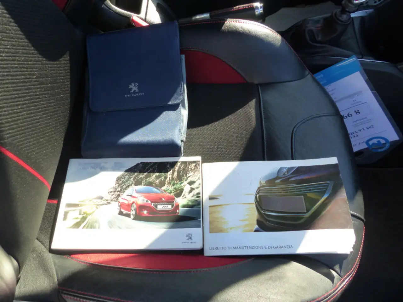 Peugeot 208 208 — photo 14