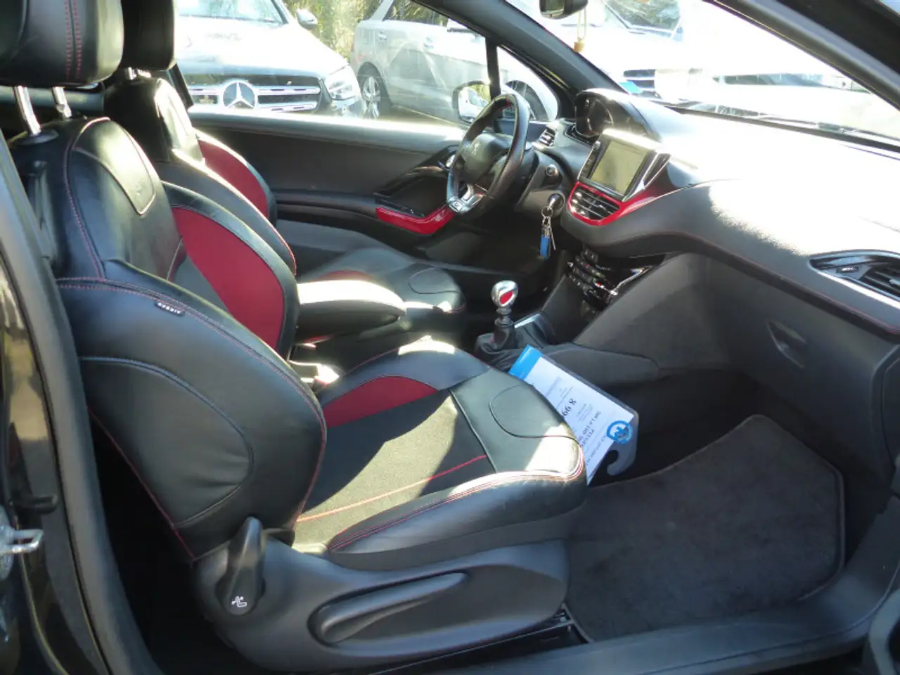 Peugeot 208 208 — photo 11