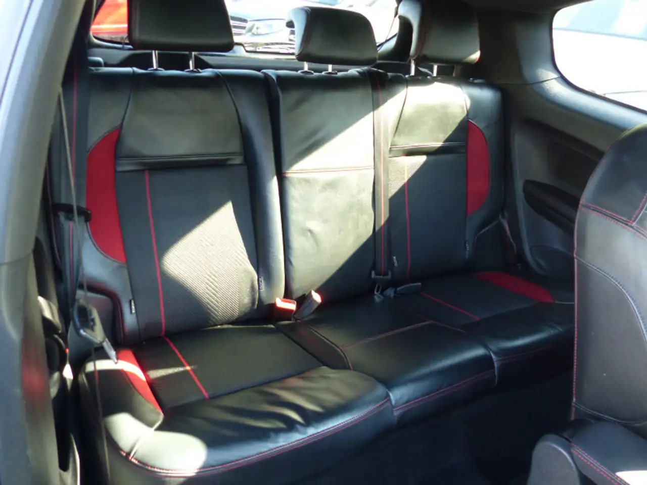 Peugeot 208 208 — photo 10