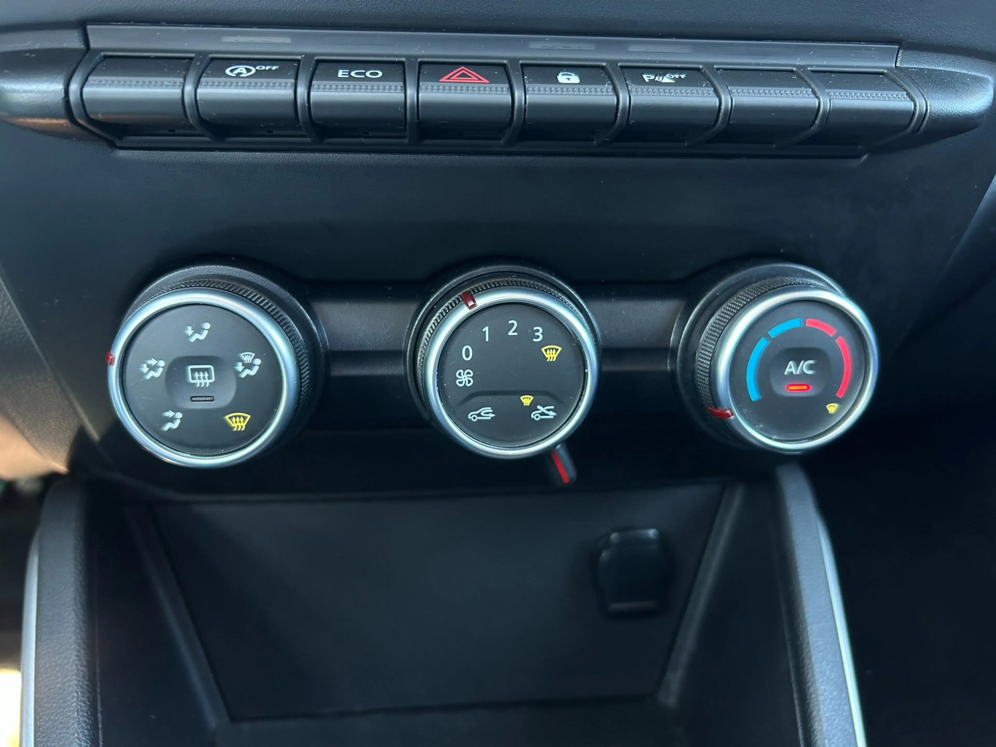 Dacia Duster 1.0 TCe Prestige Airco, Navi, Cruise, — photo 11