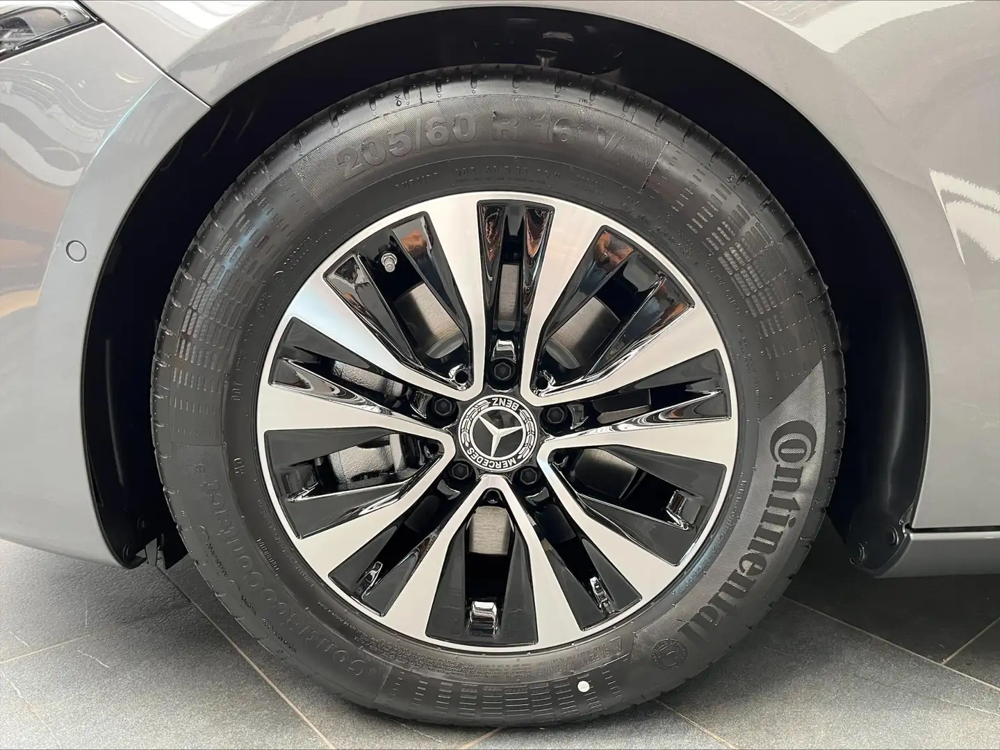 Mercedes-Benz A 180 A Essential Line Style Edition Gris - 2