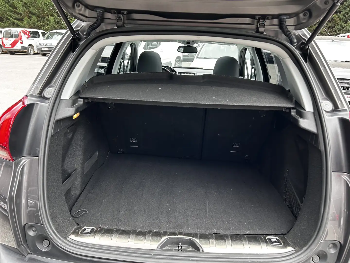 Peugeot 2008 1.6 BlueHdi Allure Pano Cuir Gps 1 Proprio Gar 1An Серый - 2