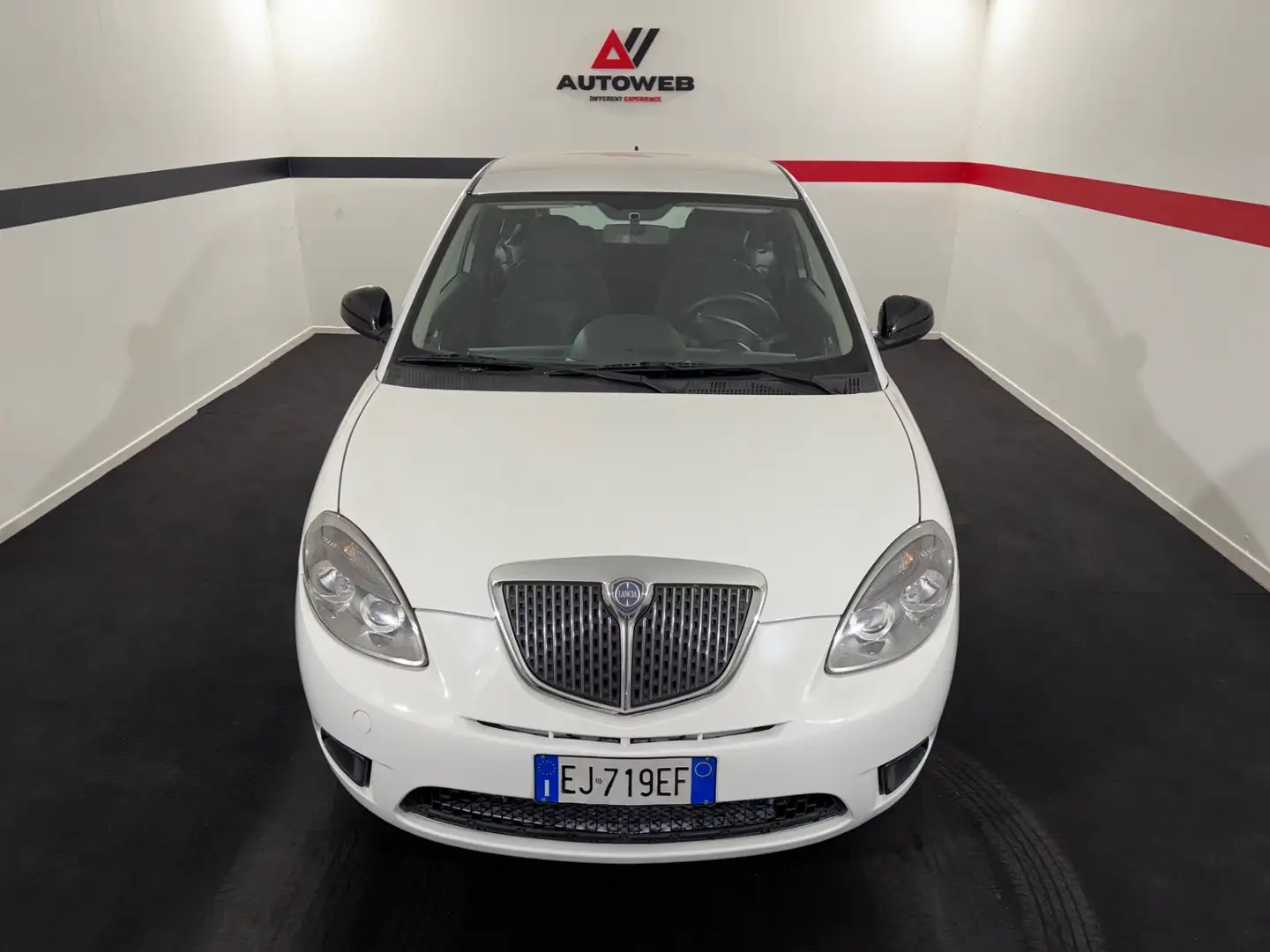 Lancia Ypsilon 1.2 69 CV Platinum Bianco - 2