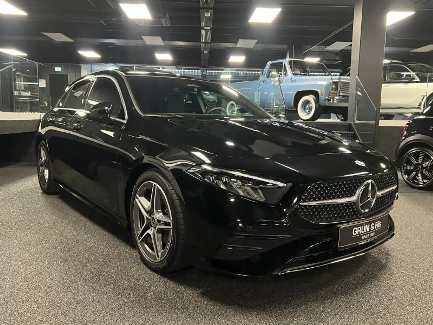 Mercedes-Benz A 180 d AMG Line *Pano Noir - 1