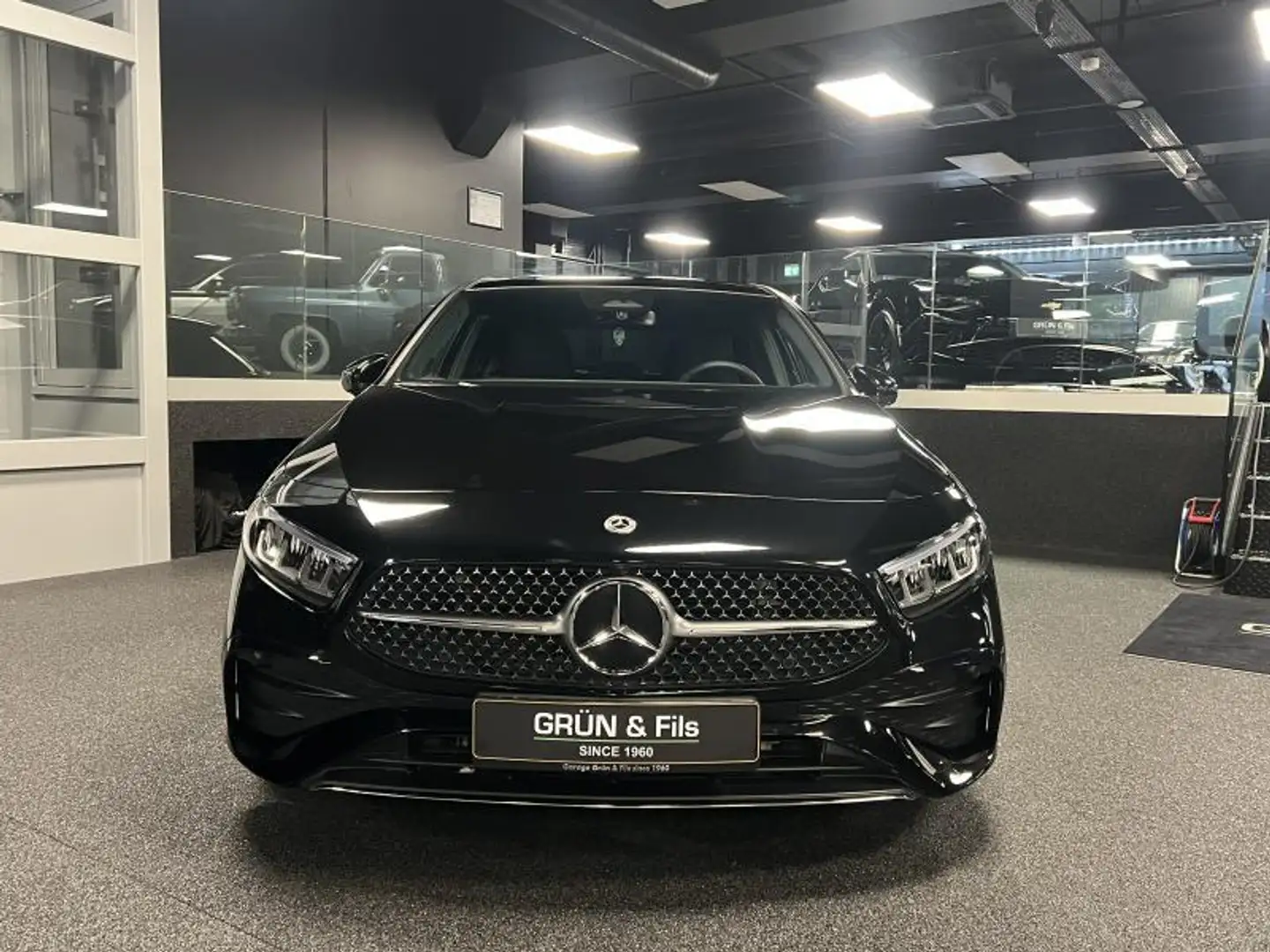 Mercedes-Benz A 180 d AMG Line *Pano Noir - 2