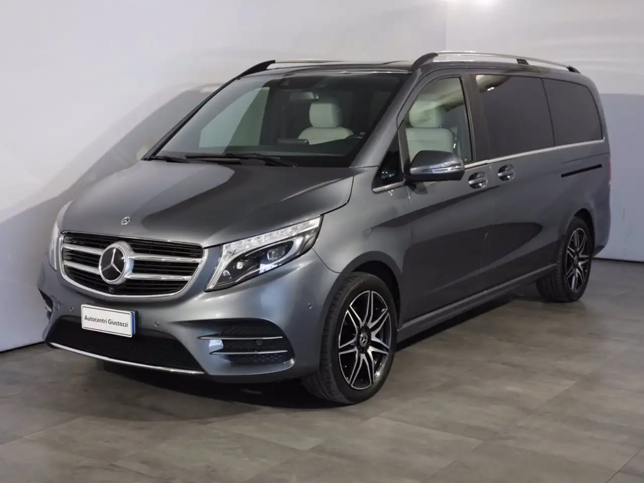 Mercedes-Benz V 250