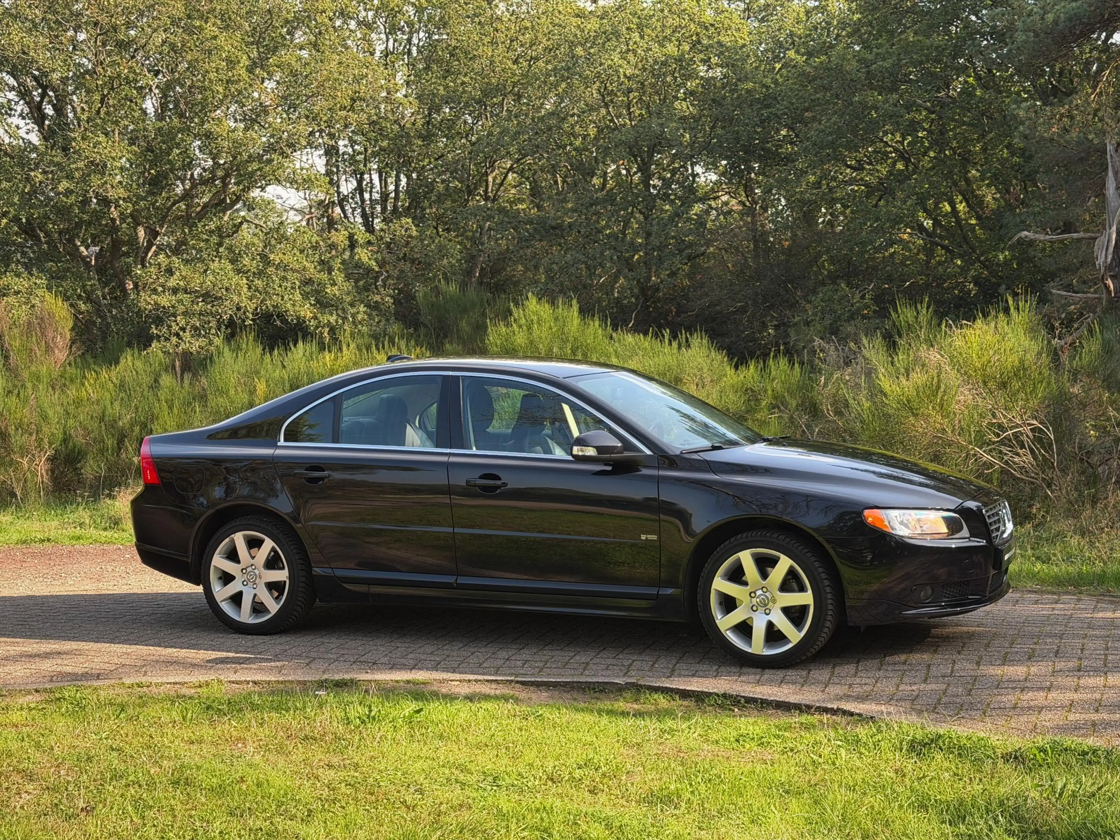 Volvo S80 2.5 T Momentum | Black Sapphire | Youngtimer — photo 6