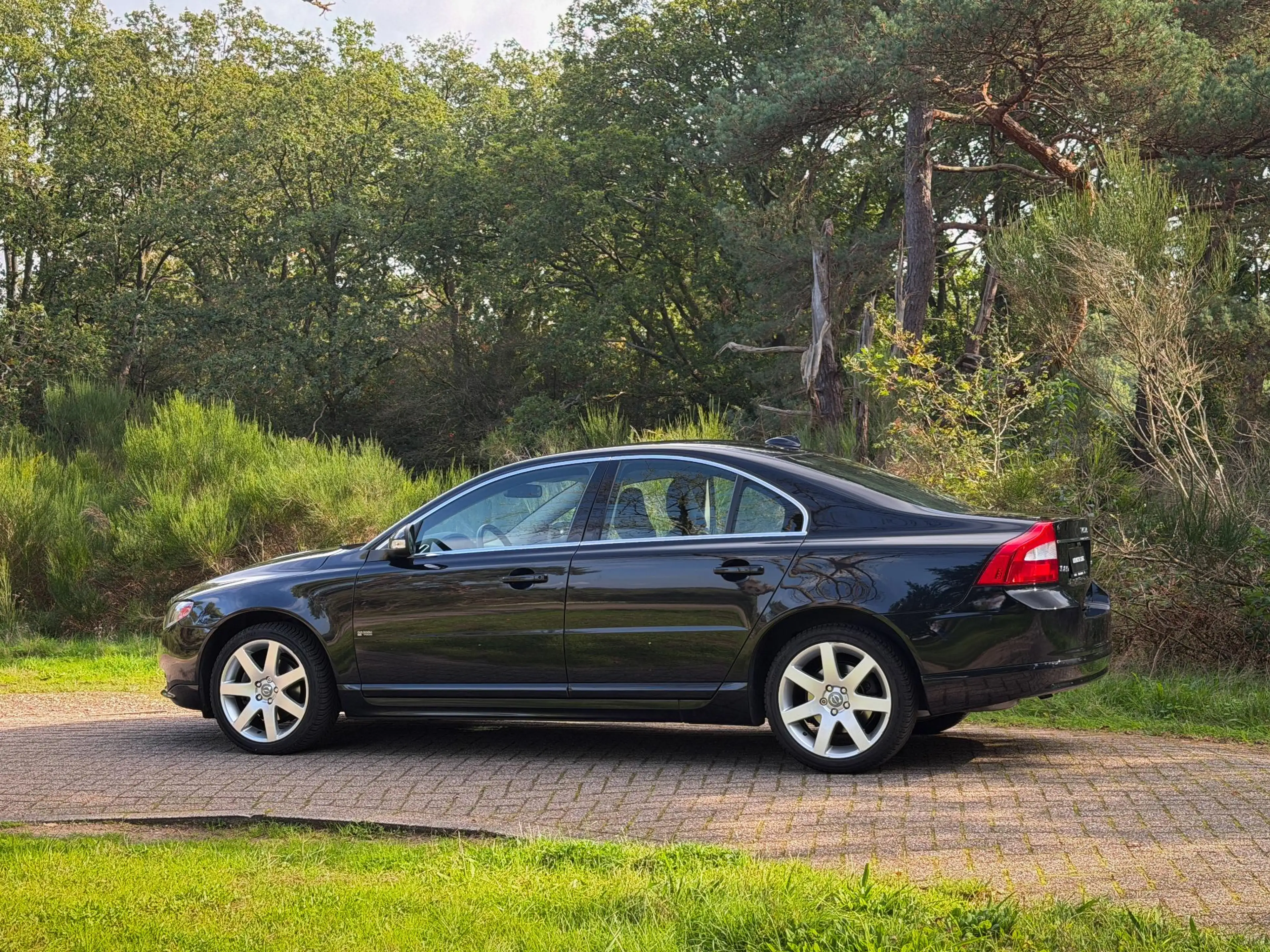 Volvo S80 2.5 T Momentum | Black Sapphire | Youngtimer — photo 2
