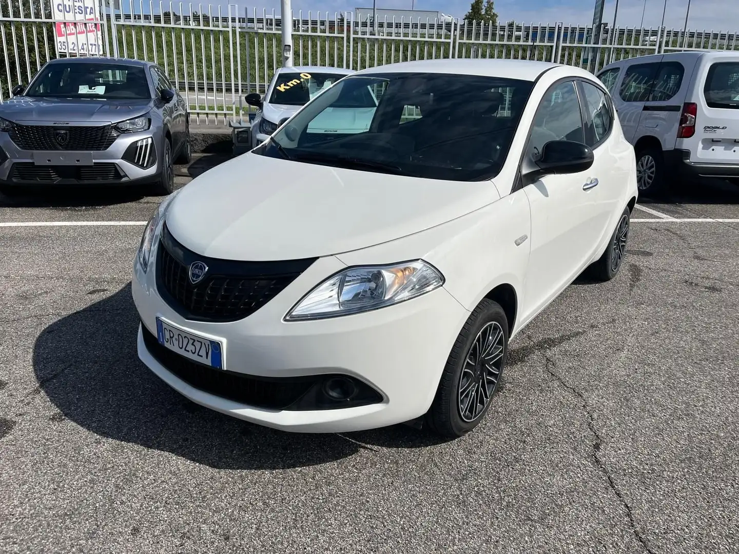 Lancia Ypsilon Ypsilon 1.0 FireFly 5 porte S&S Hybrid Silver Plus Wit - 1