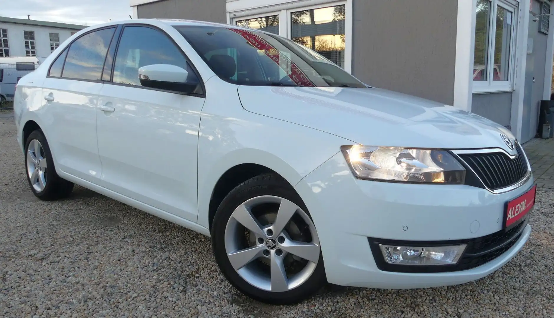 Skoda Rapid/Spaceback Style/Temp./SHZ/Klimaaut/8-fach/Nebelschei Weiß - 2