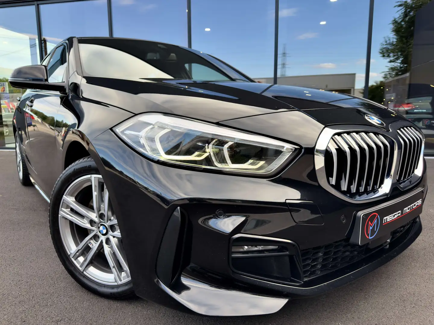 BMW 118 iA 140CV PACK M\ B.AUTO NAVi CUiR CLiM CARPLAY LED Noir - 1