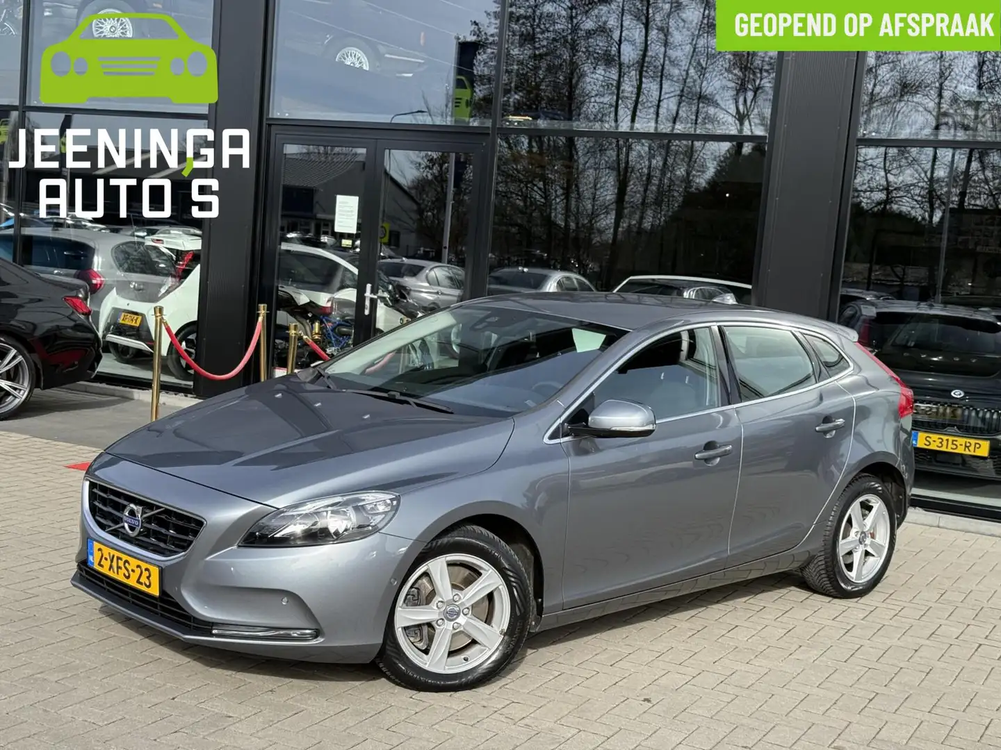 Volvo V40 2.0 D4 Momentum Business|Trekhaak|Navi|Clima Grau - 1