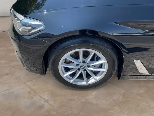 BMW 5 Series view 7