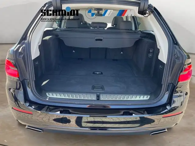 BMW 5 Series view 8