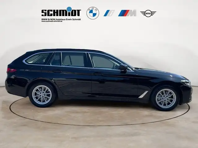 BMW 5 Series view 6
