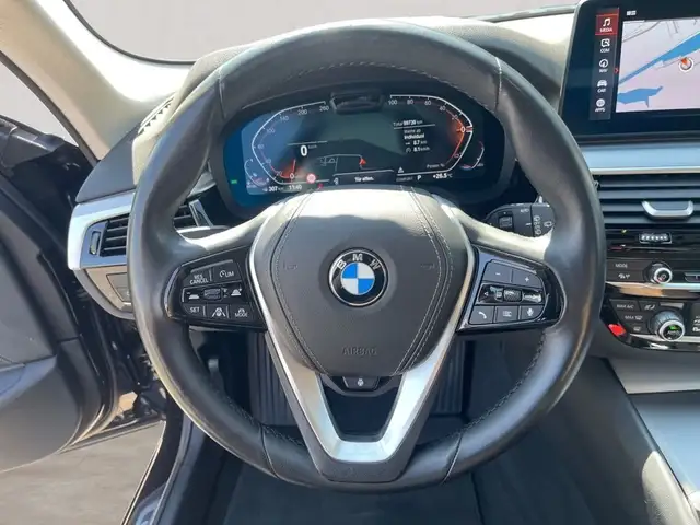 BMW 5 Series view 14