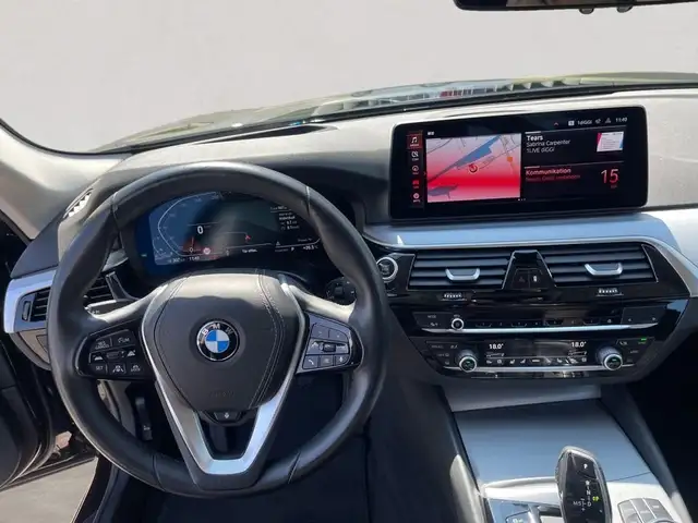BMW 5 Series view 11
