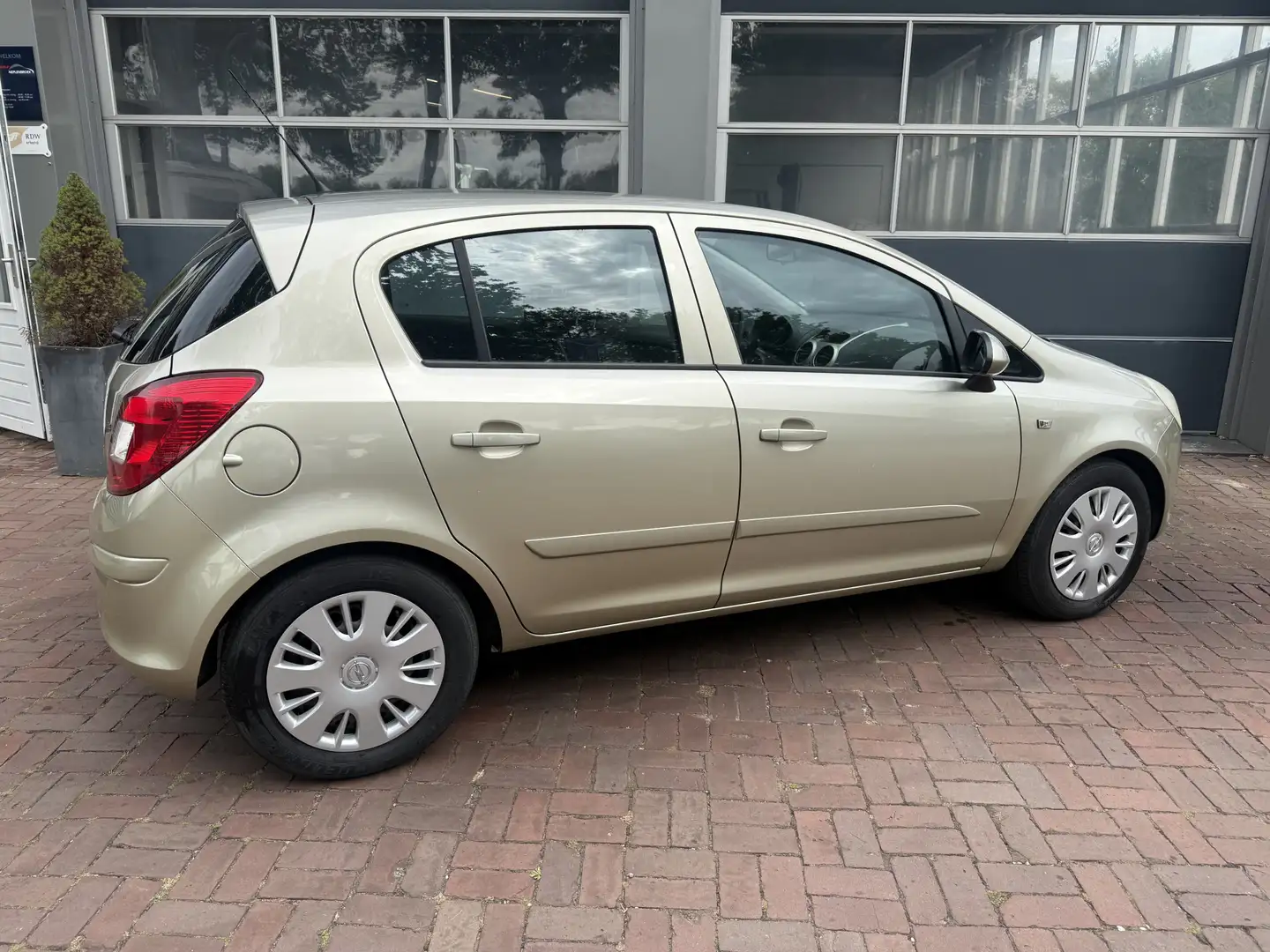 Opel Corsa 1.4-16V 5-drs Enjoy Airco,Cruise,Electr.ramen,Cv B Beige - 2