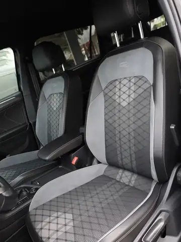 Volkswagen Tiguan Allspace view 16