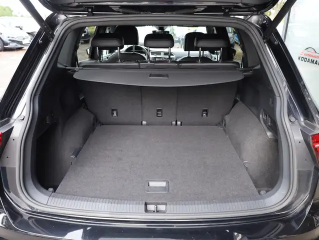 Volkswagen Tiguan Allspace view 13