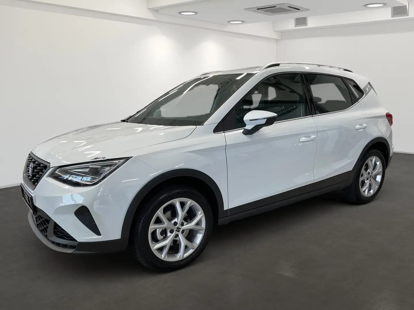 SEAT Arona 1.0 TSI FR *NAVI*PARKSENSOR*SITZH* Weiß - 2