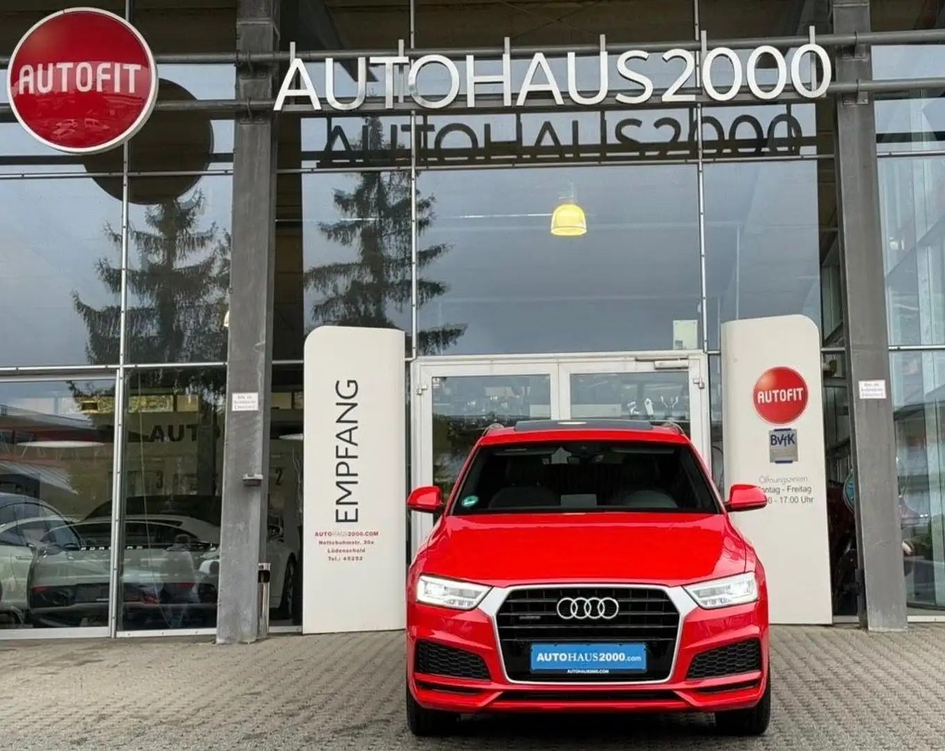 Audi Q3 2,0 TFSi S-Tronic Sport Quattro/PANO/S-LINE+/ Rouge - 2