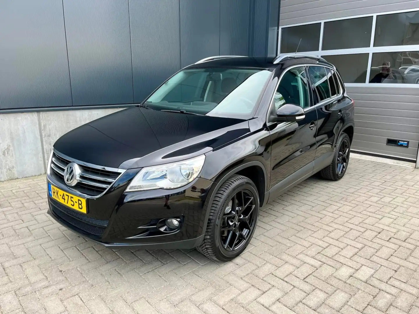 Volkswagen Tiguan 1.4 TSI Comf.&Design *gereviseerde motor* Schwarz - 2